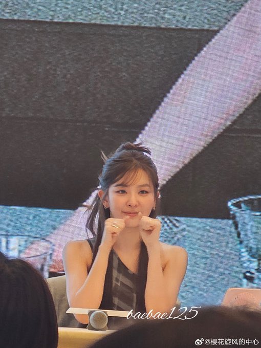 SEULGI_TH's tweet image. 250726 KMSTATION Shanghai Fansign
ซึลกิบอกว่าอยากไปเที่ยว และถ้าเมื่อไหร่ที่ได้ไป กิจะถ่ายมาลง vlog ให้ทุกคนดูแน่นอนค่ะ
🔗 m.weibo.cn/detail/5192777…
#슬기 #SEULGI @RVsmtown