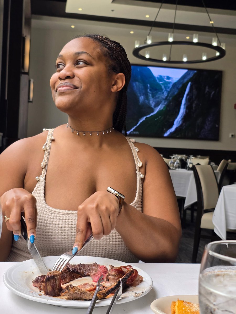 she’s 28 today 💕♌️