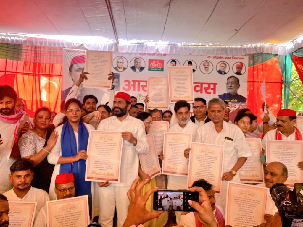 NehaYadavBHU's tweet image. आज संविधान-मानस्तंभ स्थापना दिवस के अवसर पर आयोजित आरक्षण दिवस कार्यक्रम में शामिल हुई।
आज का दिन उस संघर्ष, चेतना और समता के प्रतीक महानायकों को नमन करने का दिन है, जिन्होंने भारत को एक न्यायपूर्ण, समतामूलक और लोकतांत्रिक राष्ट्र बनाने की नींव रखी।
महानायक शाहू जी महाराज ने…