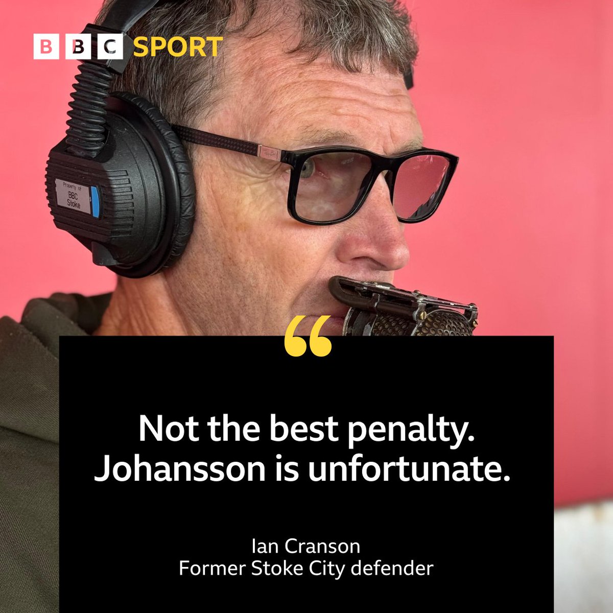 BBCStokeSport's tweet image. Goal for Wolves!
🔴⚪️ Stoke 1-1 Wolves 🟠
Wolves equalise through a Hwang rebound after Johansson saves the initial penalty. #SCFC
🗣️ Here's the thoughts of summariser Ian Cranson.
📷 Listen on 94.6FM, DAB & Freeview 715
