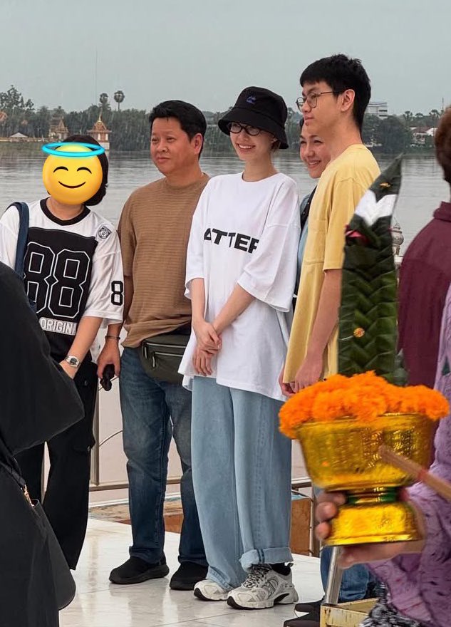 jamedeamas's tweet image. did Orm go to some kind of ceremony with her family today? 🥹 btw her casual fit is way too cuteee
#ormkornnaphat #ออมกรณ์นภัส