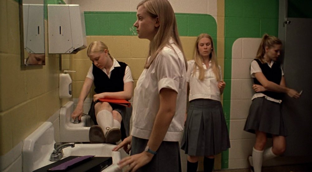 CinemaisSimple's tweet image. The Virgin Suicides (1999)