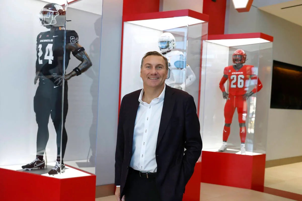 New from The Scarlet Standard:

Dan Mullen’s offense is built on width, leverage, and answers. In Part 2, we dive into how he attacks coverages, isolates defenders, and manufactures mismatches in the pass game.

🔗 open.substack.com/pub/thescarlet…

#UNLVfb #SpreadOffense #CollegeFootball