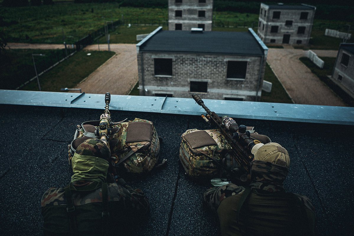 DGeneralneRSZ's tweet image. Służba żołnierza to ciężki kawałek chleba ale duma jest bezcenna...🫡🪖
Najlepsi strzelcy robią duży krok do przodu i walczą o swoje miejsca w elitarnym gronie - strzelców wyborowych 🎯
To zajęcie dla twardych ludzi codziennie pokonujących trudności.
Strzelcy wyborowi z 15…