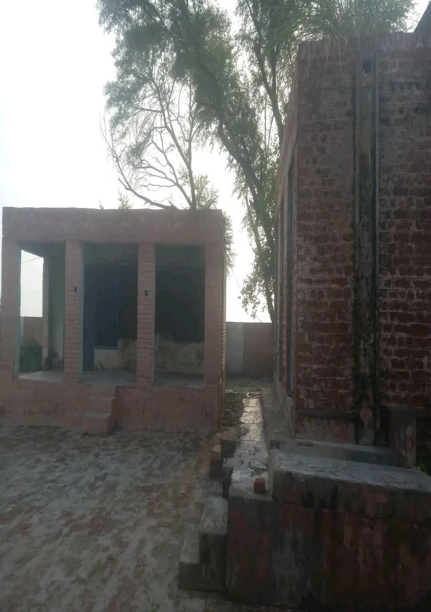 (Ø,G) استادِ محترم (@shahzadmughalpm) on Twitter photo Another school condition after outsourcing...
Thatha Lahi Shadu center 4 G.D tehsil Renala khurd District Okara ....
<a href="/RanaSikandarH/">Rana Sikandar Hayat</a>
Respected Minister Shb👑 Another school condition after outsourcing...
Thatha Lahi Shadu center 4 G.D tehsil Renala khurd District Okara ....
<a href="/RanaSikandarH/">Rana Sikandar Hayat</a>
Respected Minister Shb👑