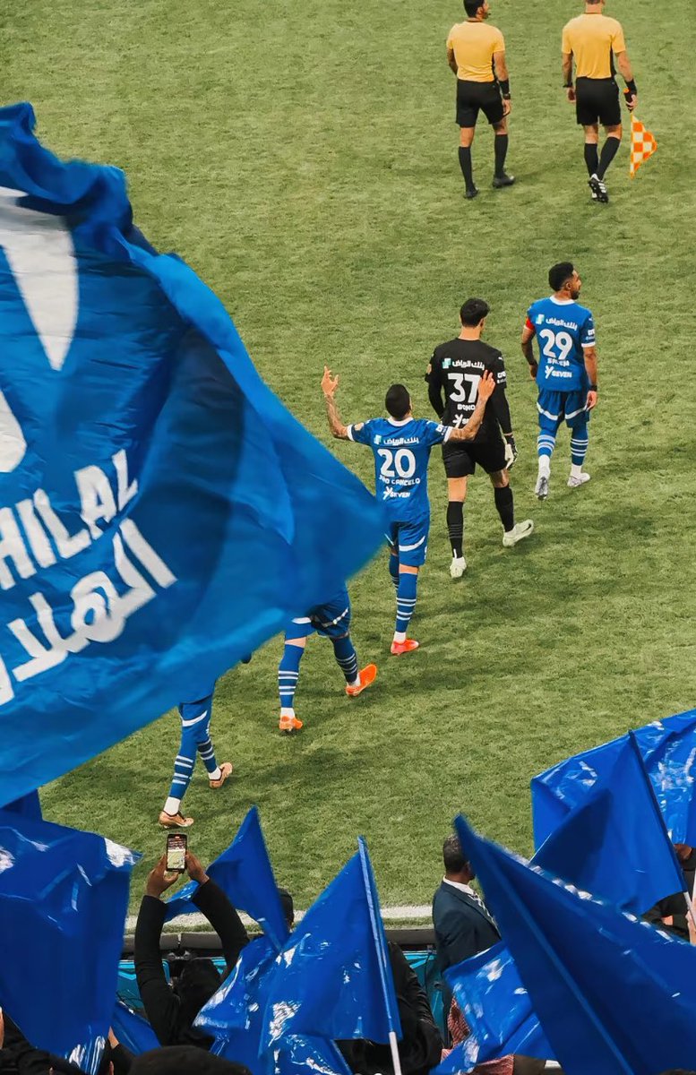 #شاعر_الهلال_الملكي (@alhilalshaeir) on Twitter photo #الهلال
الأندية واجد ولا فيه ومحال
مثله ولا ضنِّيت كأسٍ يجهله
يابخت من حبُّوه جمهور الهلال
ويابخت جمهوره بفعلٍ يفعله
#شاعر_الهلال_الملكي
<a href="/Alhilal_FC/">نادي الهلال السعودي</a> #الهلال
الأندية واجد ولا فيه ومحال
مثله ولا ضنِّيت كأسٍ يجهله
يابخت من حبُّوه جمهور الهلال
ويابخت جمهوره بفعلٍ يفعله
#شاعر_الهلال_الملكي
<a href="/Alhilal_FC/">نادي الهلال السعودي</a>
