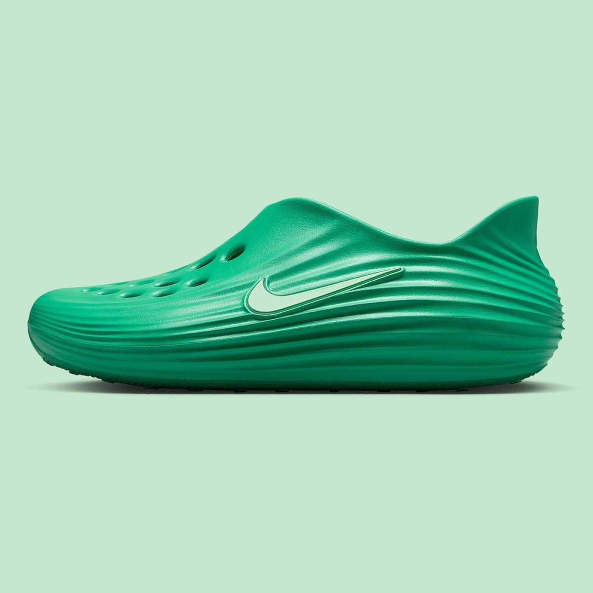 SBDetroit's tweet image. Nike ReactX Rejuven8 “Stadium Green” 👽
MORE INFO: sneakerbardetroit.com/nike-reactx-re…
