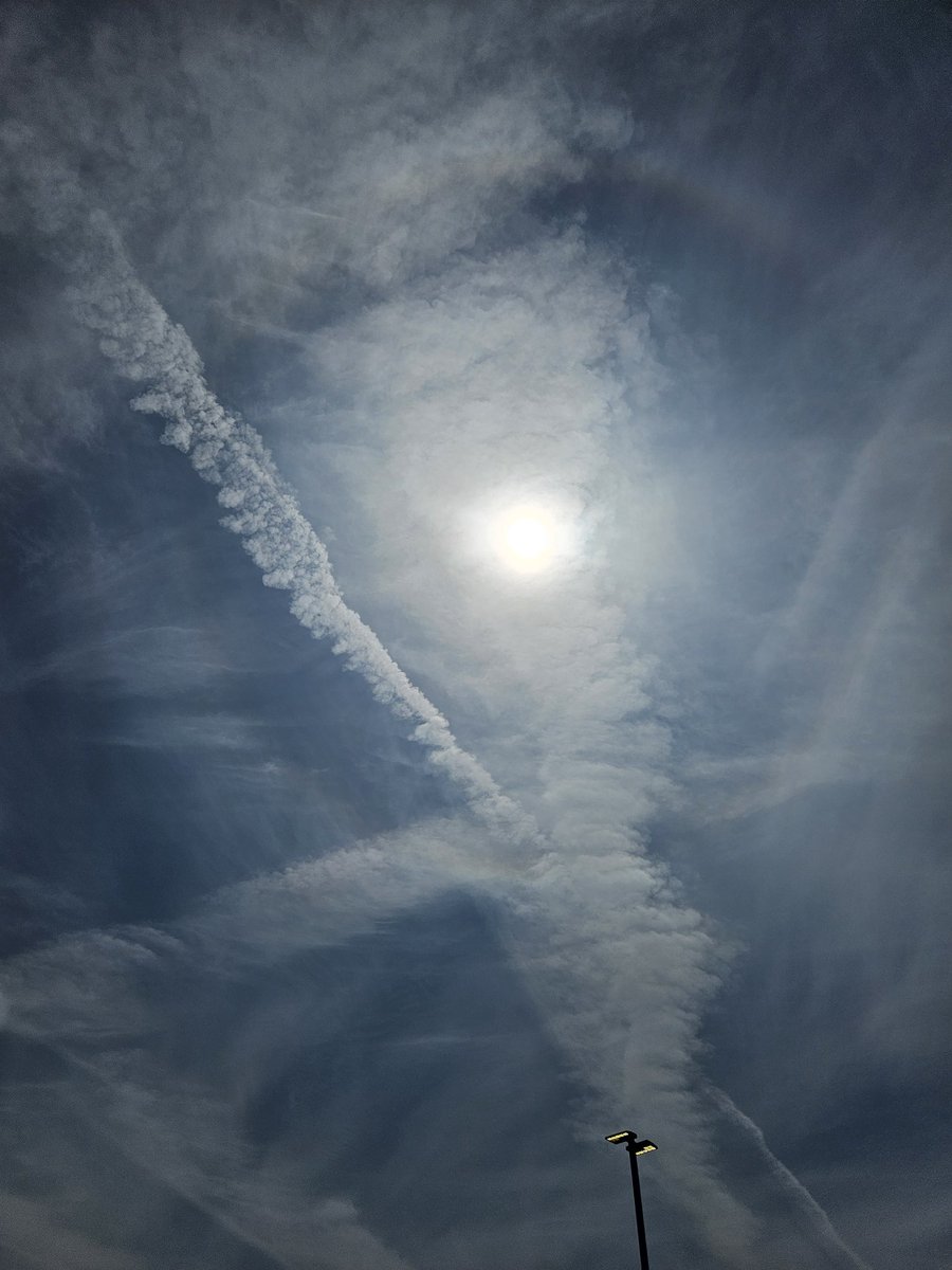 I know this post will go nowhere
But why...WHY is NO ONE in 🇨🇦 talking about geo engineering?
I know we have a plethora of problems but countries around the world are speaking up about chemicals dumped on their citizens. Here in 🇨🇦 nothing.
WHY? Today 👇