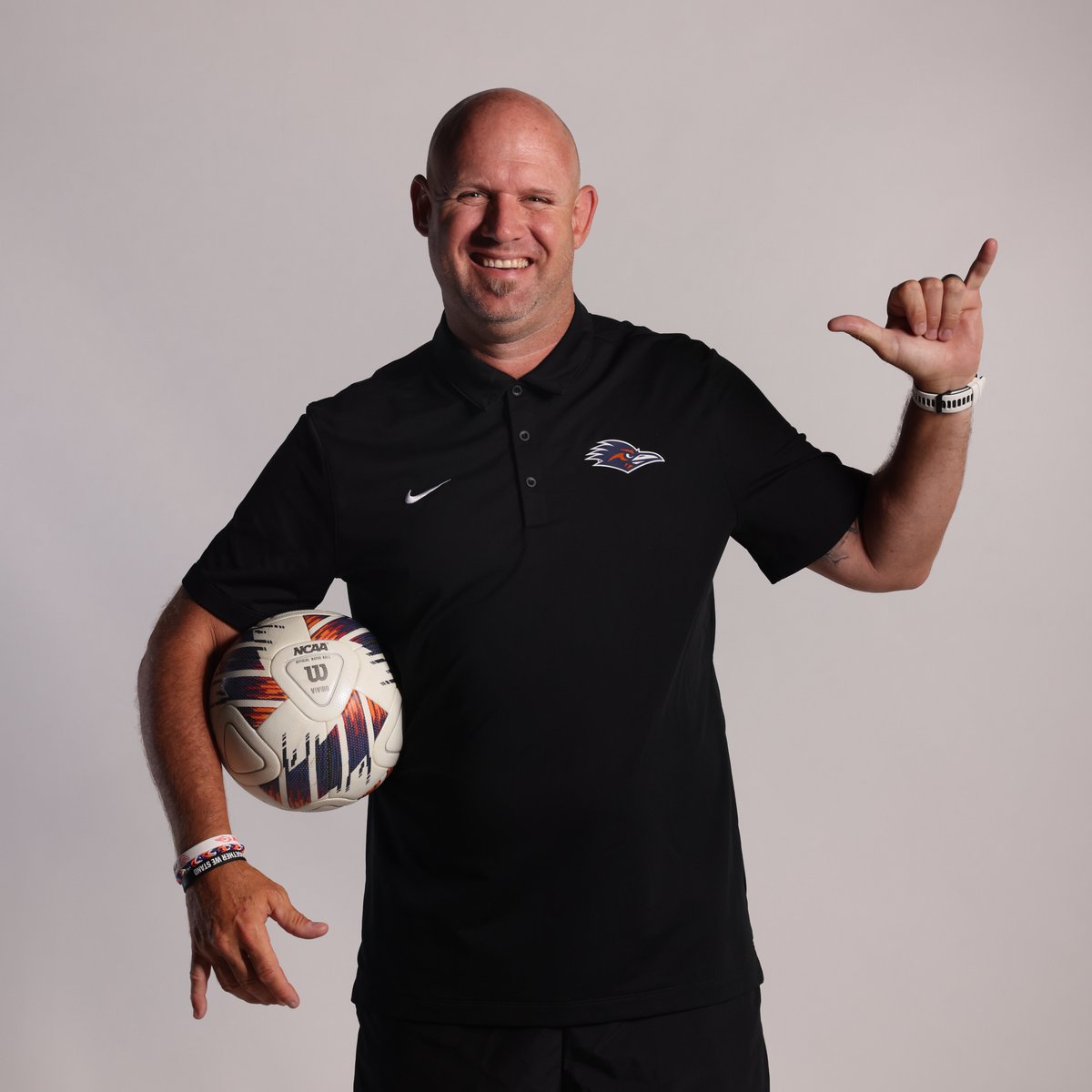 UTSAWSOC's tweet image. Wishing aHappy Birthday to our guy, Coach Derek Pittman!! 🥳🎉🎂

#BirdsUp🤙 | #UTSADNA | #LetsGo210