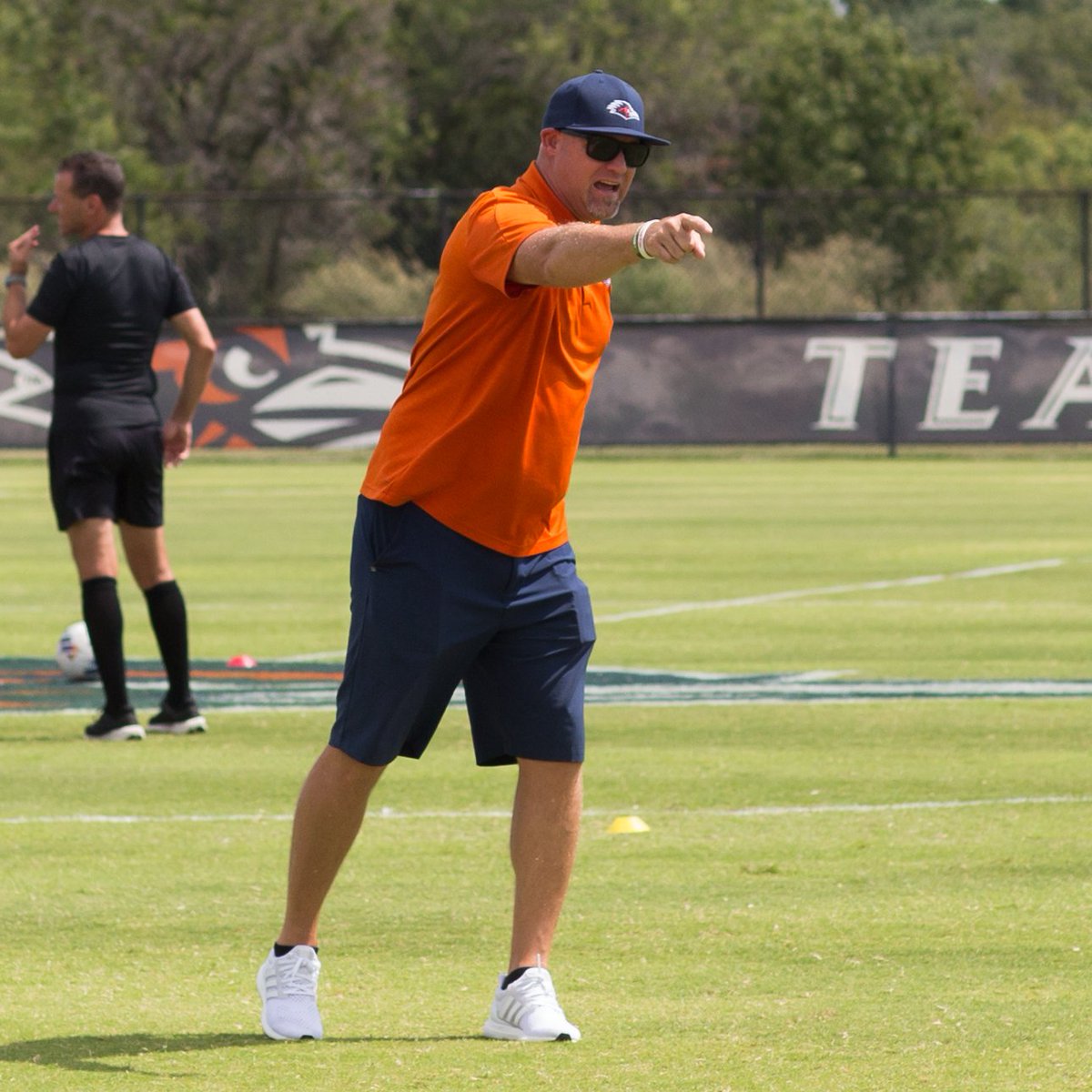 UTSAWSOC's tweet image. Wishing aHappy Birthday to our guy, Coach Derek Pittman!! 🥳🎉🎂

#BirdsUp🤙 | #UTSADNA | #LetsGo210