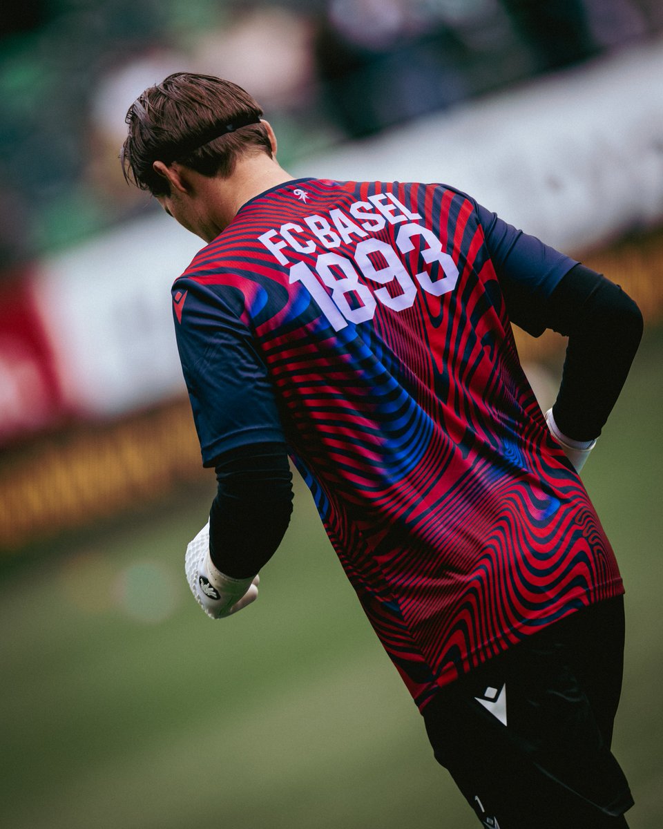 FCBasel1893's tweet image. ๐๐ ๐๐๐๐ฐรค๐ซ๐ฆ๐ ๐ข๐ฆ ๐ง๐๐ฎ๐ ๐๐ก๐ข๐ซ๐ญ โ ๐๐จ๐ค๐ฎ๐ฌ๐ฌ๐ข๐๐ซ๐ โ ๐๐๐ ๐ซ๐ฒ๐๐๐ ๐ช
Hol auch du dir das neue Aufwรคrmshirt ๐ shop.fcb.ch/shop/product/pโฆ
#FCBasel1893 #AlliZรคmme #imRotblaueRusch #rotblaulive @MacronSports