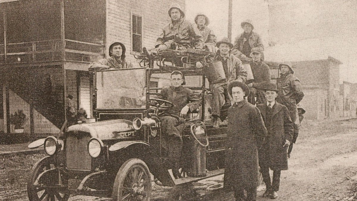 Anyone need a 🔥  put out? If you were a local in the early 1900's these gentlemen from the Kent Volunteer Fire Department may have came to your rescue! 🚒 
📸 taken on the corner of 1st Avenue &amp; Titus #HistoryOfKent