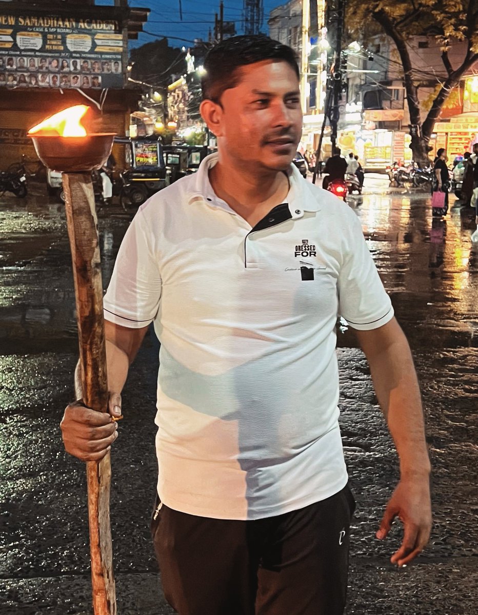 ManishP88892044's tweet image. कारगिल विजय दिवस के अवसर पर भाजपा नर्मदापुरम द्वारा भाजयुमो के नेतृत्व में कारगिल क शहीदों को श्रद्धांजलि देने के लिए आज शाम को भाजपा जिला कार्यालय नर्मदापुरम से सातरास्ता स्थित विजय स्तंभ तक मशाल जुलूस निकाला गया।
@BJP4MP 
@BJP4Narmadapur1 
@Hkhandelwal1964
@MPBJYM