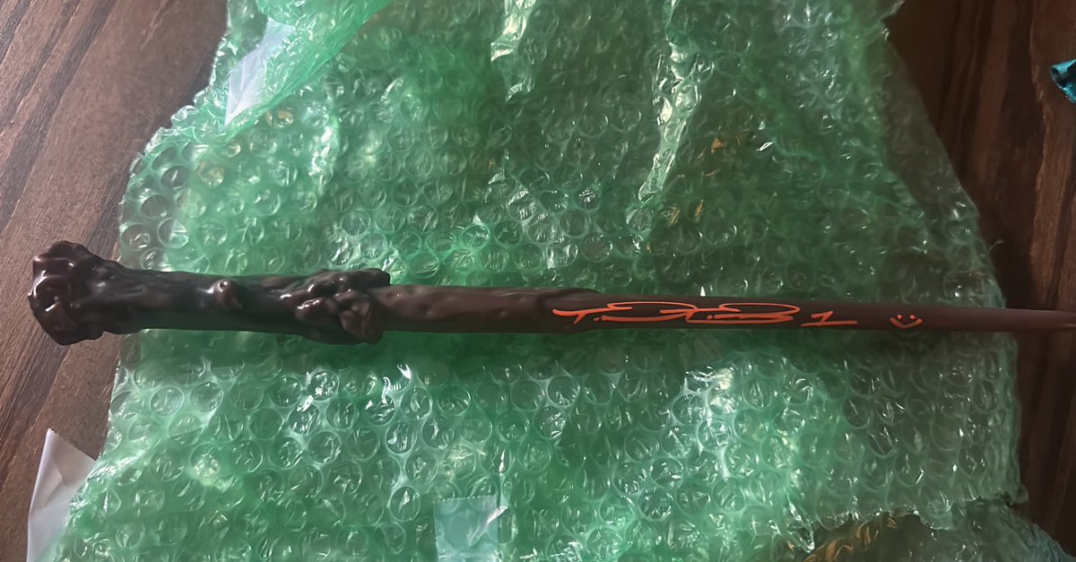 TrolledbyWaddle's tweet image. Any interest in a Tua 1/1 signed Magic Wand
$250 obo