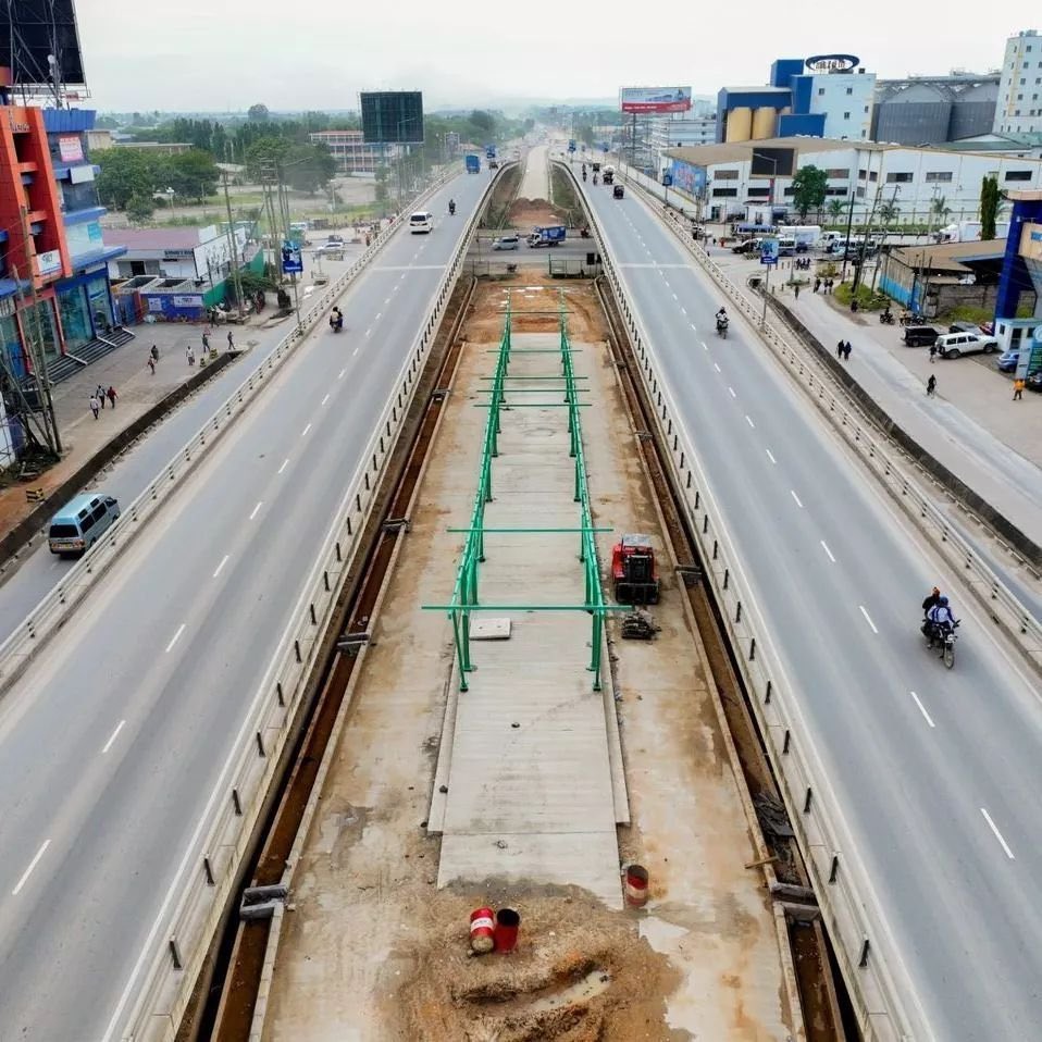 GiftKimaro7's tweet image. Serikali inaendelea na ujenzi wa BRT Awamu ya III (KM 23.7) kutoka Gongo la Mboto hadi Jangwani. Tayari ujenzi umefikia 47%.
#OktobaTunatikiSamia