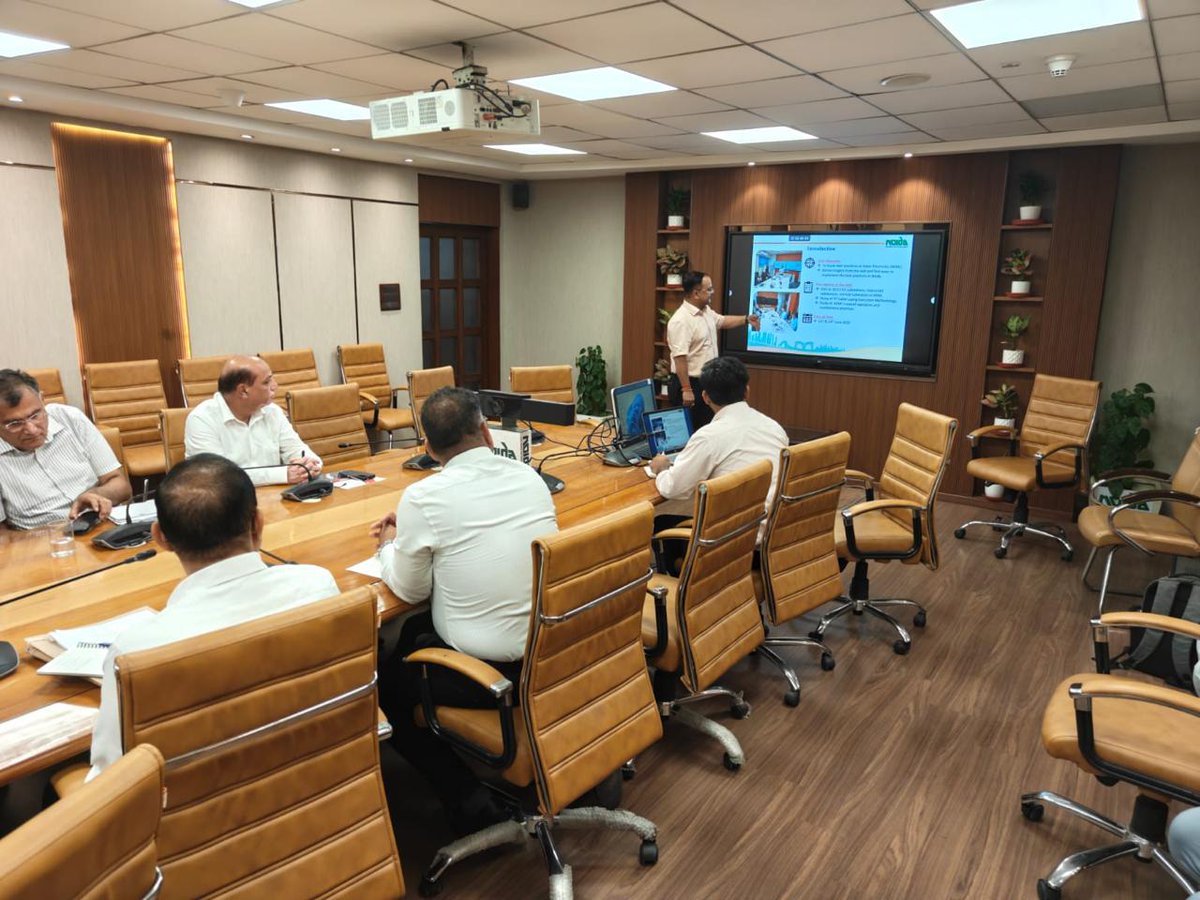 noida_authority's tweet image. आज, दिनांक 26.07.2025 को मुख्य कार्यपालक अधिकारी महोदय @CEONoida के समक्ष अपर मुख्य कार्यपालक अधिकारी श्री संजय कुमार खत्री एवं महाप्रबन्धक (विद्युत/यांत्रिक) द्वारा मुंबई स्थित अडानी इलेक्ट्रिसिटी मुंबई लिमिटेड (AEML) के विद्युत इंफ्रास्ट्रक्चर पर अध्ययन विजिट का प्रस्तुतिकरण…
