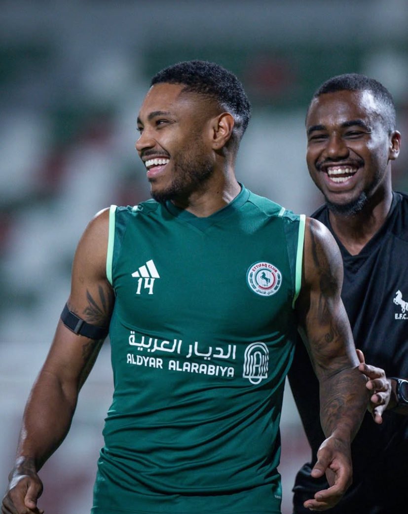 buzzefut's tweet image. A possível “prioridade” do Fluminense na janela é o Vitinho.

Por Etiffaq e Shabab: 79 jogos, 16 gols e 10 assistências.

Ao longo de 3 anos jogando no futebol árabe, Vitinho se deparou com muitos cenários, empréstimos, esquecimento e agora, está livre no mercado.