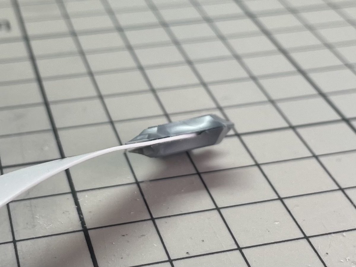 Jankymouse's tweet image. プラ板挟めるように加工
0.5mm削り込むのに1時間かかった…
あと3つ
一晩寝たら10分でできるようになってないかなー