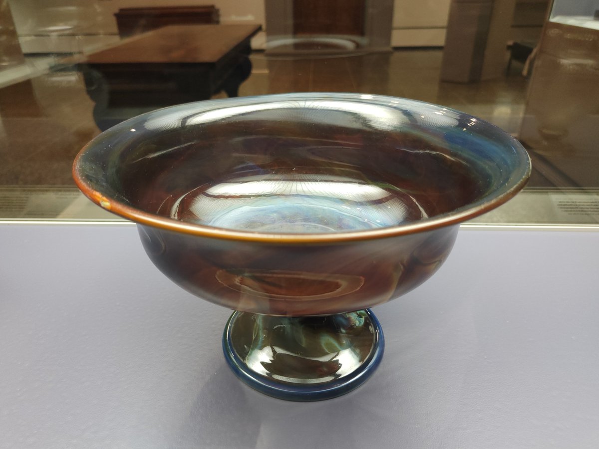 Palaumede's tweet image. Qualité et intemporalité de verres anciens.
Début XVIe s., verre calcédoine, combinaison de masses différentes, qui doivent se comporter de la même façon pendant la cuisson et le refroidissement, technique pratiquée depuis l'Antiquité.
- Berlin, Kunstgewerbemuseum
