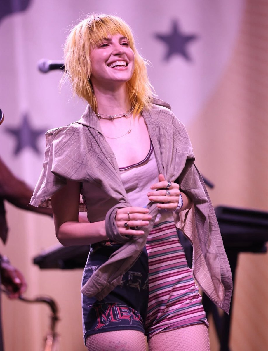 Paramore_Mex's tweet image. Hayley Williams @ Newport Folk Festival
📸 9ten Photography