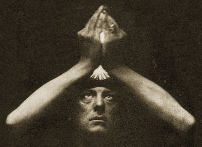 VperVitriol's tweet image. Ci sono indizi che ci fosse un gruppo di ragazzini a #Garlasco che inizia con un satanismo acido poi passa a qualcosa di più strutturato (Crowley et al.) arrivando, almeno nel caso di Sempio, al barone nero Evola via neopaganesimo
  
PS: non commentate se non sapete di cosa parlo