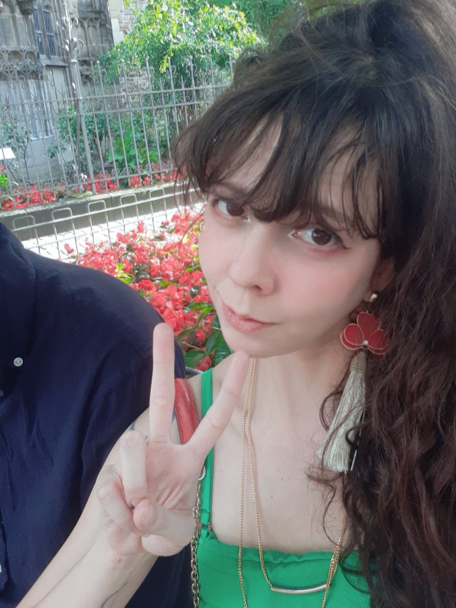 eris_nerung's tweet image. beautiful summer afternoon, pouting before the dom
