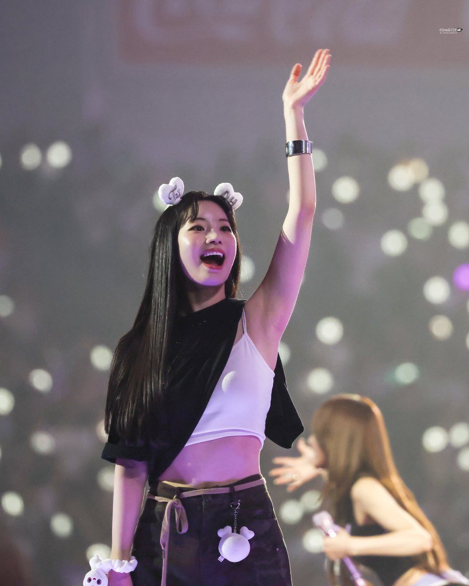 DSmile528's tweet image. 250726 오사카 D1
원스를 바라보는 너의 다정한 미소가 좋아🤍
#트와이스 #TWICE
#다현 #ダヒョン #DAHYUN
#THISISFOR_OSAKA_ONCE_D1
#TWICE_WORLD_TOUR_IN_JAPAN