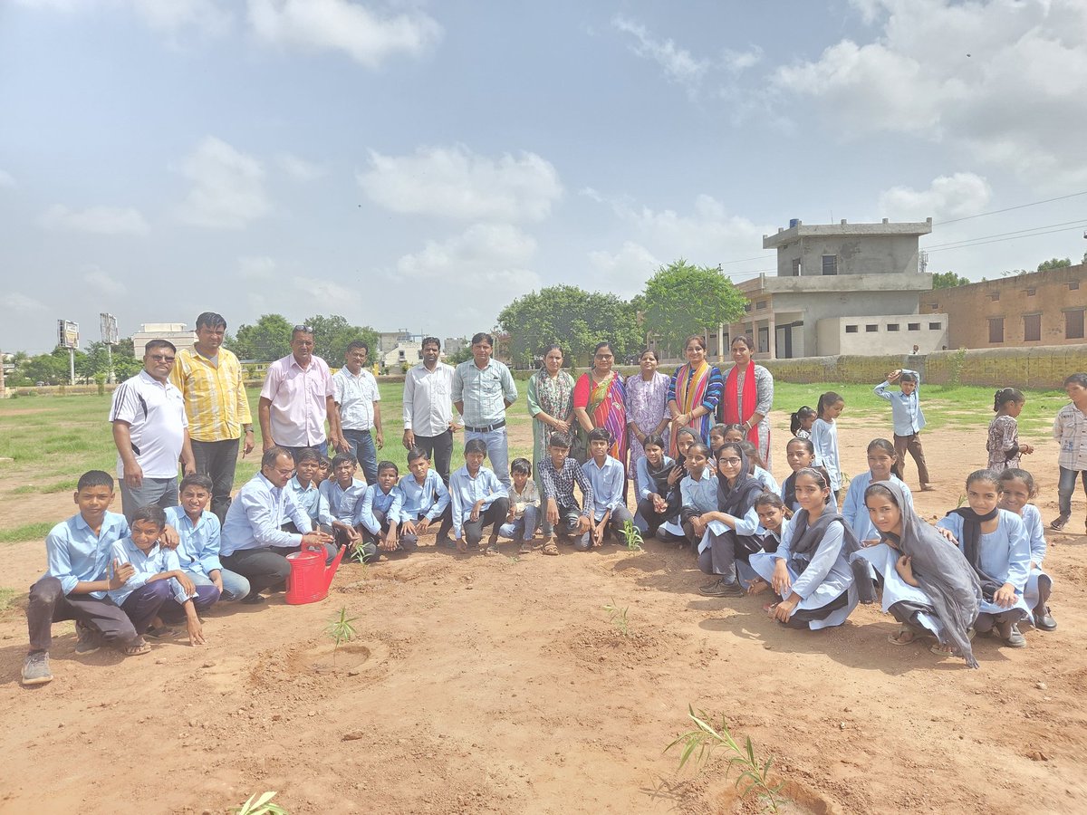 gullyclasses's tweet image. A heartwarming success!
Yesterday, July 25th, the "#EkPedMaKeNaam" campaign saw over 100 trees planted at Mahatma Gandhi School. Thanks to students, staff, #GullyClassesFoundation, and Nagar Palika
Basni Belima for nurturing nature and our future! #CommunityAction #GoGreen