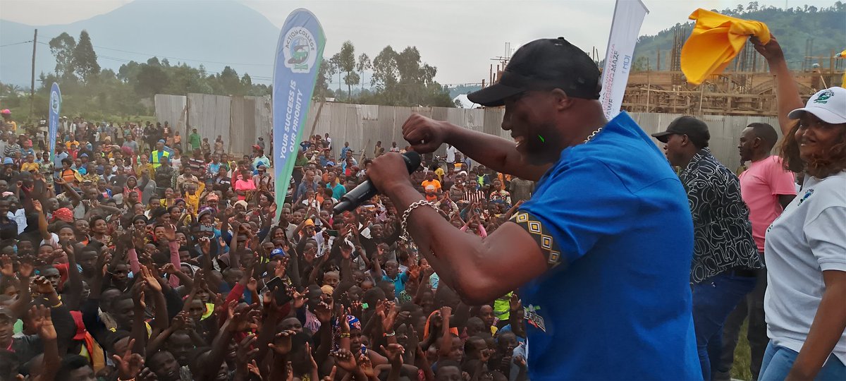 Eric Manizabayo Singer (@manizabayoeric2) on Twitter photo None kuwa 26/07/2025 muri <a href="/MusanzeDistrict/">Musanze District</a> mumurenge wa Gacaca , Eric Senderi yataramiye abaturage bo mukarere ka Musanze. Yakiriwe n'umuyobozi w'akarere wungirije <a href="/TheoKayiranga/">Kayiranga Theobald</a> ari kumwe n'umunyamabanga nshingwabikorwa w'umurenge wa Gacaca. None kuwa 26/07/2025 muri <a href="/MusanzeDistrict/">Musanze District</a> mumurenge wa Gacaca , Eric Senderi yataramiye abaturage bo mukarere ka Musanze. Yakiriwe n'umuyobozi w'akarere wungirije <a href="/TheoKayiranga/">Kayiranga Theobald</a> ari kumwe n'umunyamabanga nshingwabikorwa w'umurenge wa Gacaca.