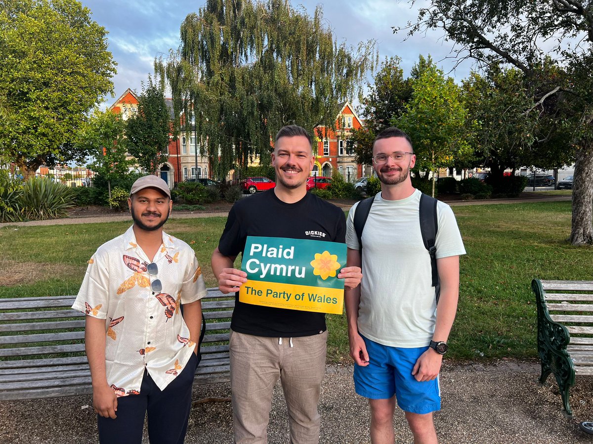 neil_roberts_'s tweet image. No big bus from Bristol or Westminster for our campaign...but another busy day going around Grangetown talking to residents and listening to their concerns.
Only 19 days to go until the by-election but many many more conversations to go. I am enjoying talking to the people and…