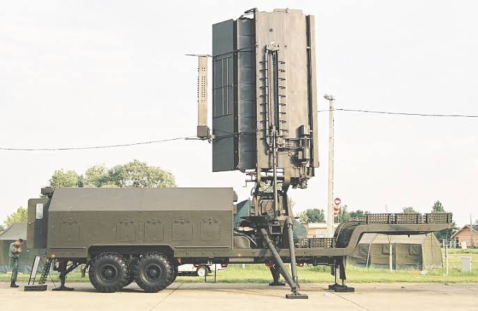 Jakepor21's tweet image. I’ve never heard of anything like “612A Anti-UAV radar”.
Secondly the equipment in the release is clearly an old ST-68U Tin Shield air defense radar.