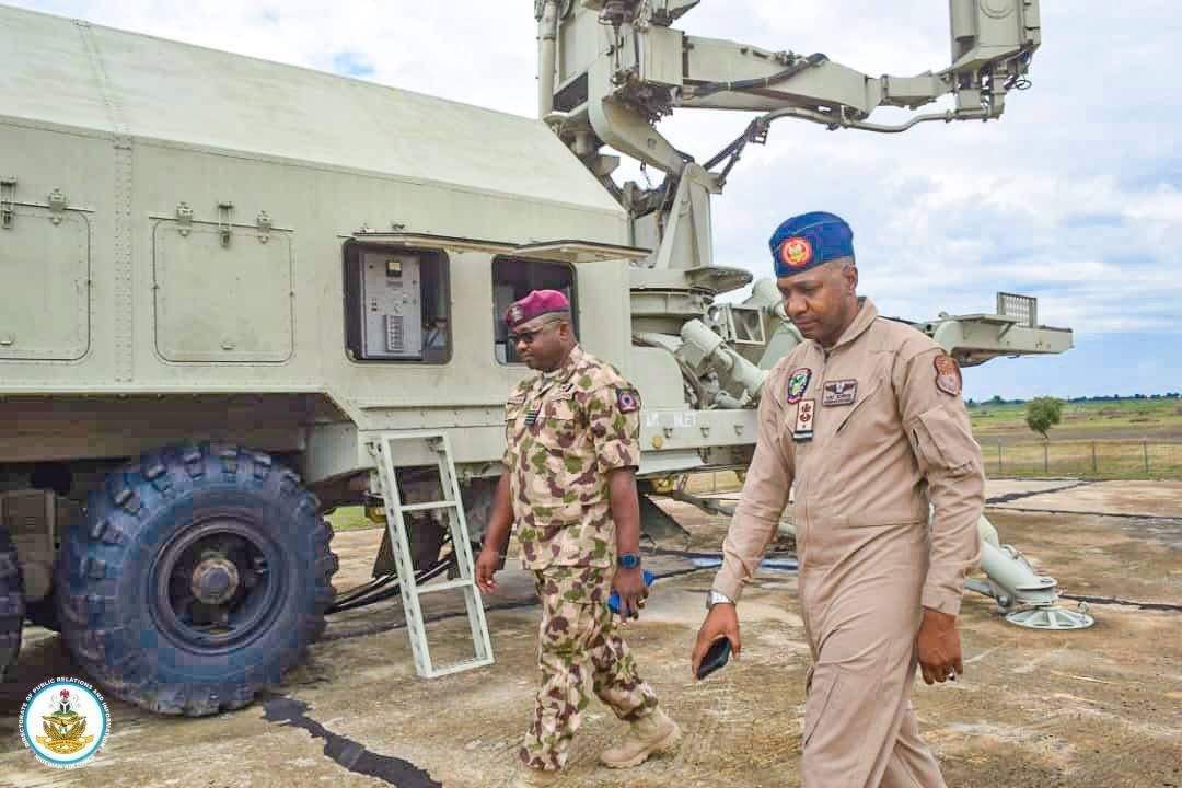 Jakepor21's tweet image. I’ve never heard of anything like “612A Anti-UAV radar”.
Secondly the equipment in the release is clearly an old ST-68U Tin Shield air defense radar.