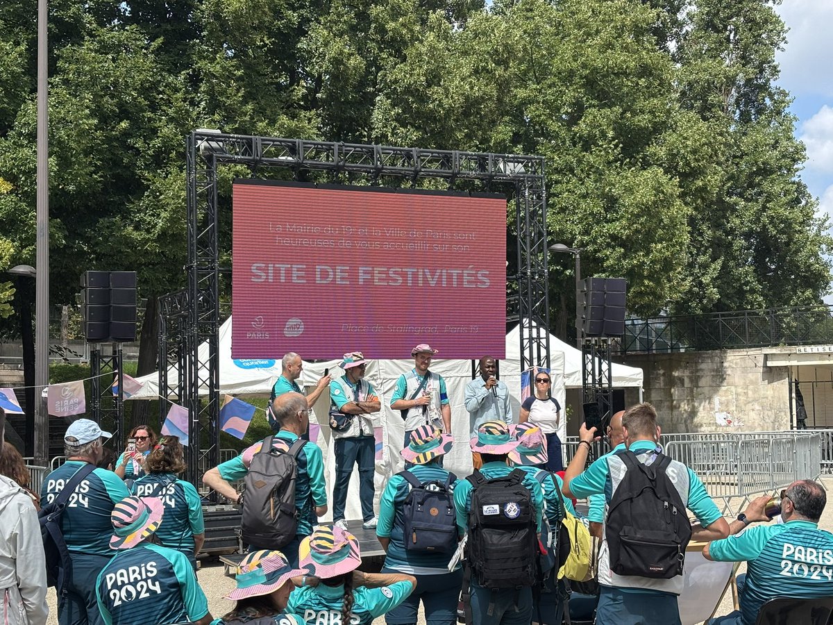 FrancoisDagnaud's tweet image. Un an après, l’esprit de fraternité des #JOP24 Est au rendez-vous à #Stalingrad. Les volontaires de @Paris2024 se retrouvent pour faire vivre l’héritage des Jeux ! Merci à tous de continuer à faire vivre la flamme depuis le 19e !