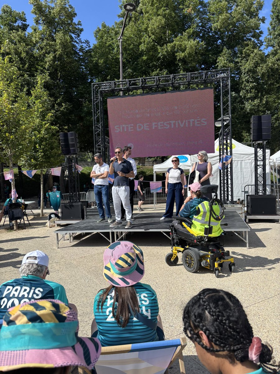 FrancoisDagnaud's tweet image. Un an après, l’esprit de fraternité des #JOP24 Est au rendez-vous à #Stalingrad. Les volontaires de @Paris2024 se retrouvent pour faire vivre l’héritage des Jeux ! Merci à tous de continuer à faire vivre la flamme depuis le 19e !