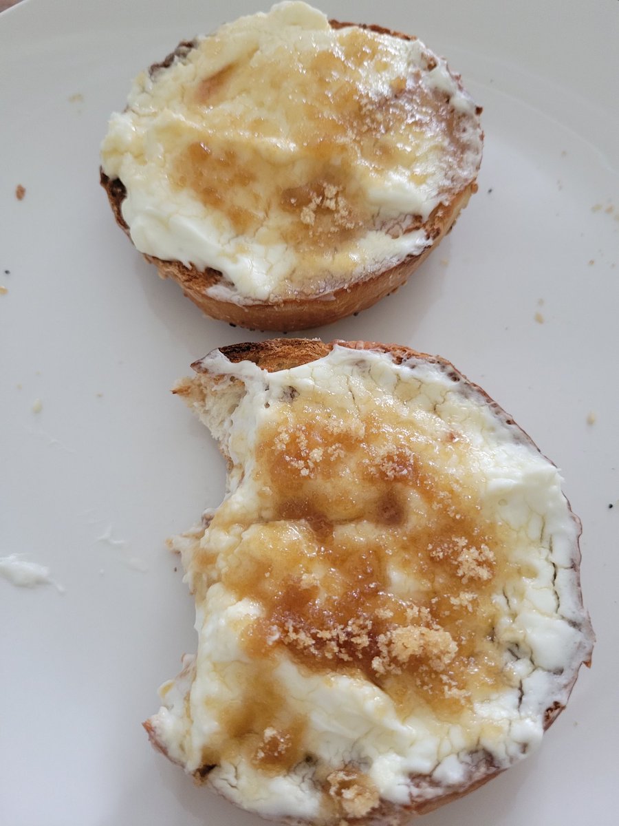 LoxusHM's tweet image. Morning Healers!
Breakfast is bagel with cream cheese and caramelized brown sugar on top
Will be streaming later today!
Maybe some persona or modeling more throwables!
5pm EST!