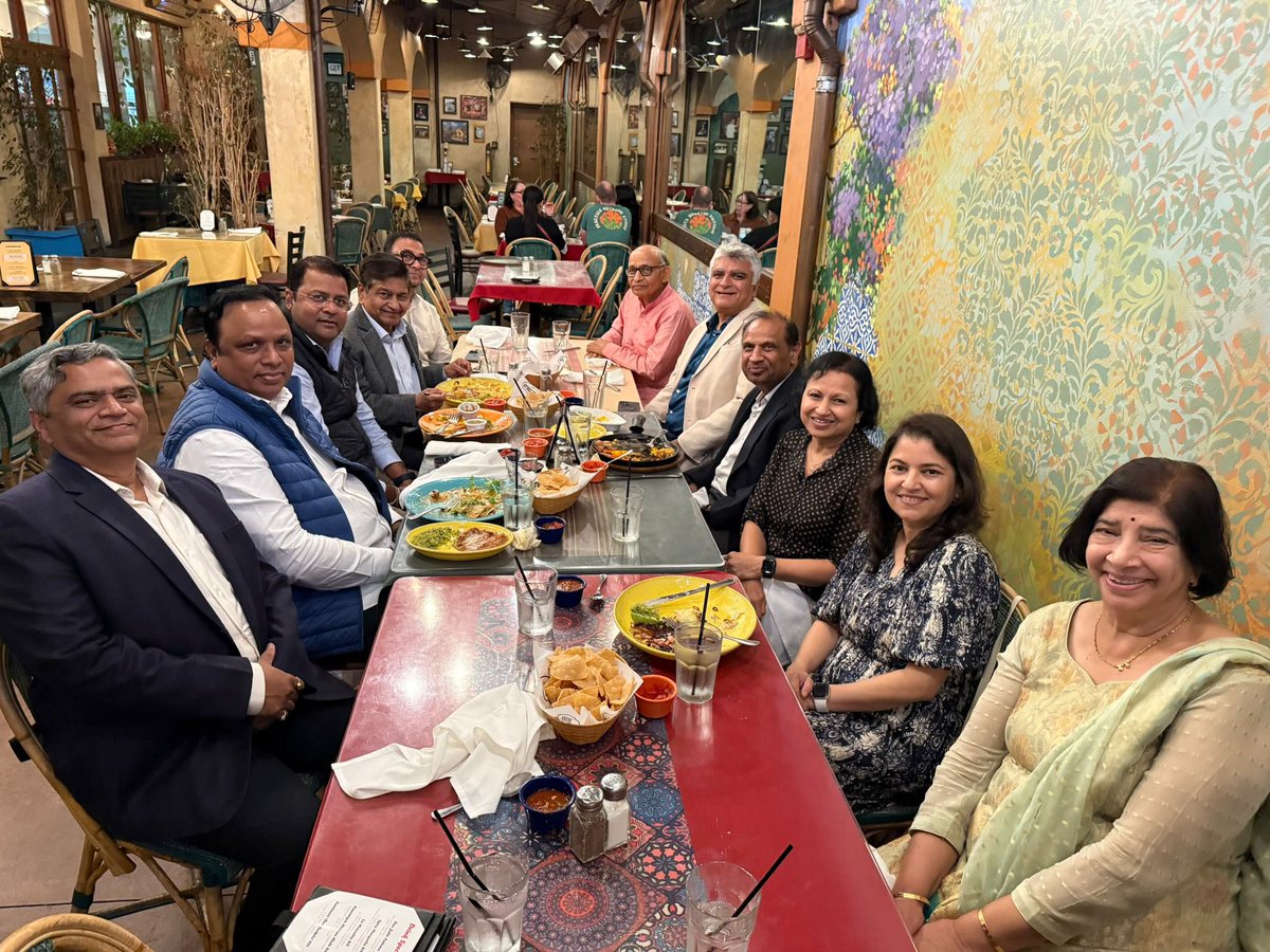ShelarAshish's tweet image. Delighted to meet with Overseas Friends of BJP (OFBJP - USA) and Hindu Swayamsevak Sangh (HSS) volunteers in Los Angeles. Thanked them for their dedication and selfless work for societal development & strengthening India US relations.
#BJP #HinduSwayamsevakSangh