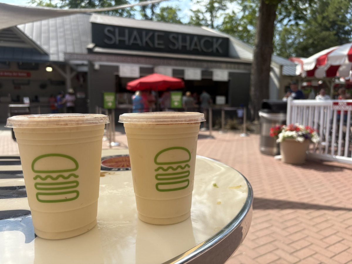🎤🍦🐎 Dishing on a few dish-worthy things that happened in #saratoga this week! (Jerry Seinfeld is heckled at SPAC, I’m late to the party re: Sloppy Tracks Shake Shack exclusive and more). saratogadispatch.substack.com/p/jerry-seinfe…