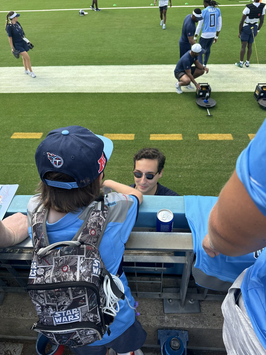 ashbinks2588's tweet image. Landon telling @lucaspanzica all the things.
