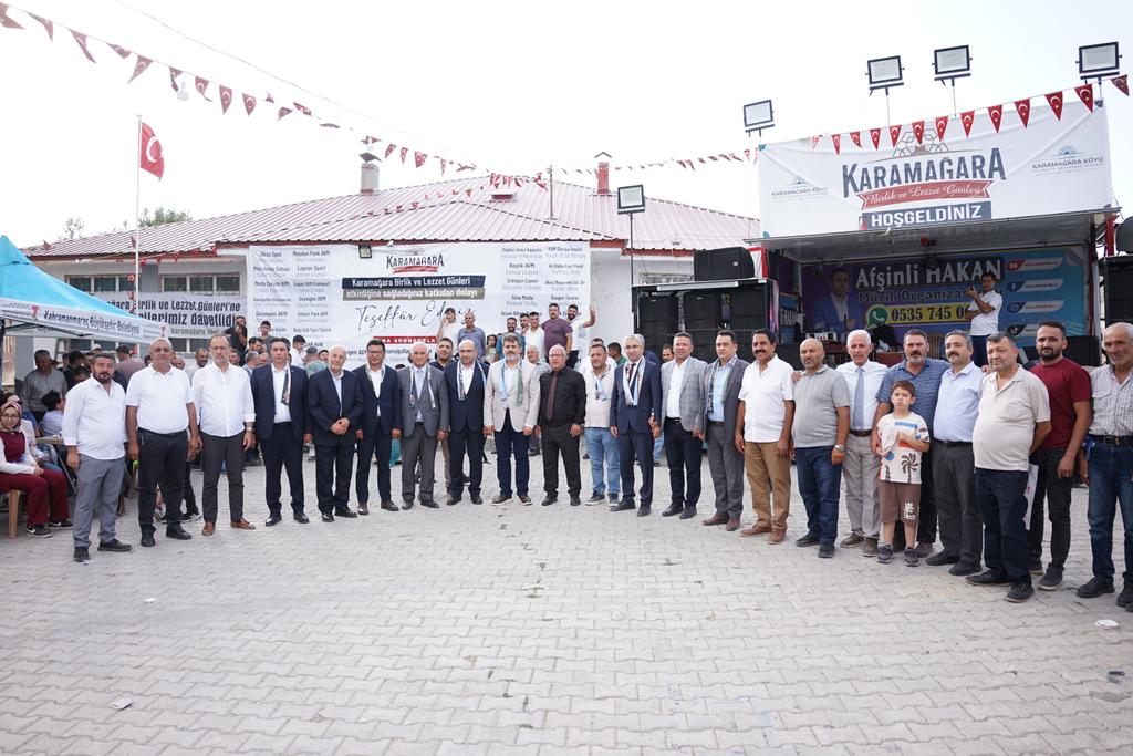 Elbistan'da Karamağara Birlik ve Lezzet Festivali’nde hemşehrilerimizle buluşarak gönül birliğimizi pekiştirdik.

Kültürümüzün, kardeşliğimizin ve dayanışmamızın en güzel örneklerinden biri olan bu anlamlı etkinlikte emeği geçen herkese teşekkür ediyorum.