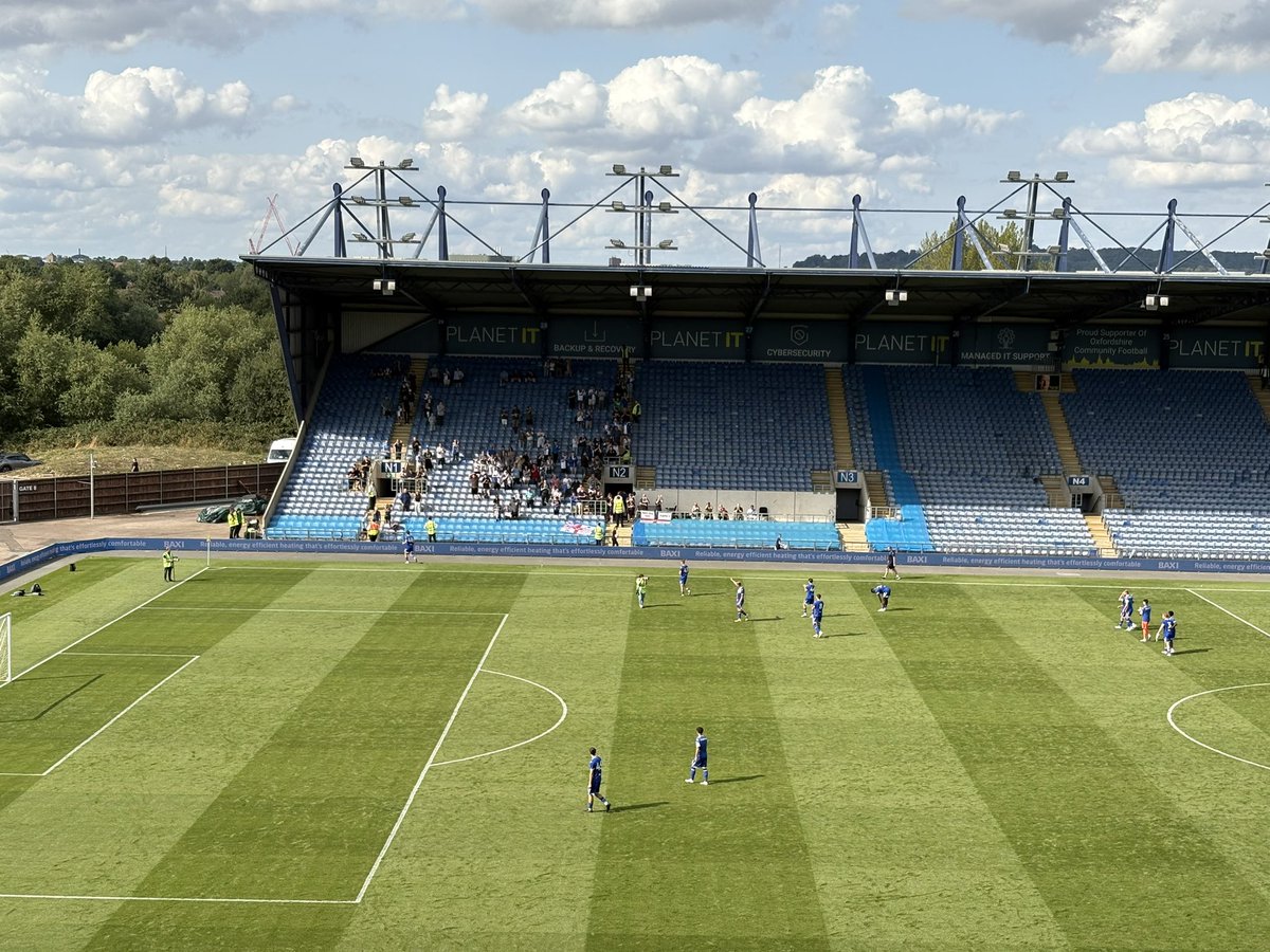DanJHargraves's tweet image. Bristol Rovers sign off from pre-season with a 1-0 win at Championship side Oxford United!
Great moment here for the academy as Ollie Dewsbury, Tom English and Charlie White end the game on the pitch. Dan Ellison was also excellent. #UTG