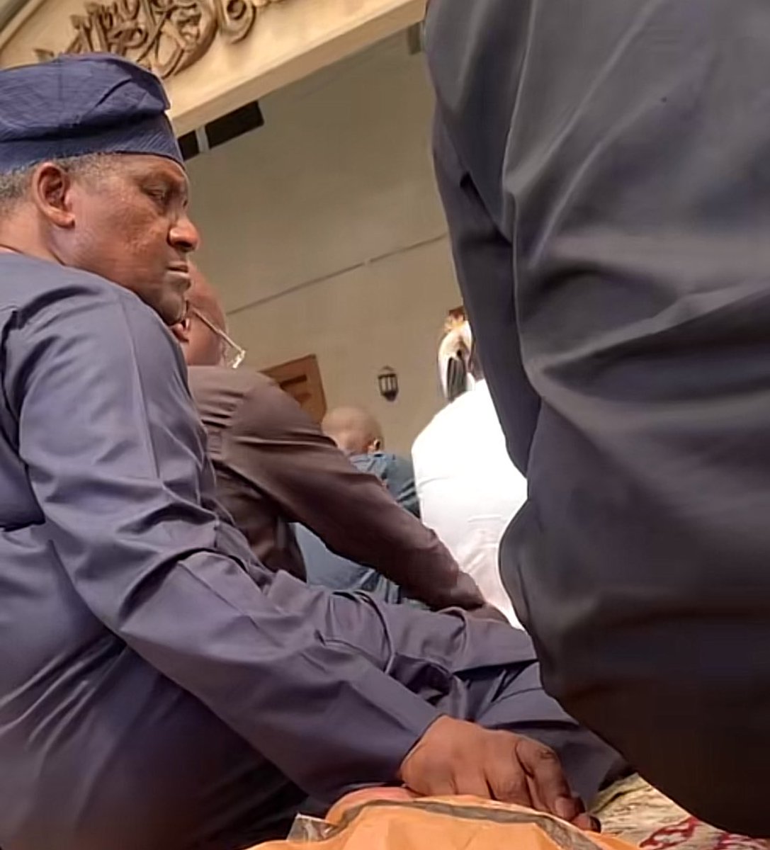 Ariwodo_'s tweet image. Anything weh make dangote Dey this position fit Comot your life