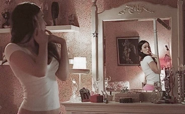 ⠀⠀
eu  no  espelho  depois
de  ter  chorado  horrores
a  noite   toda  : 
⠀⠀