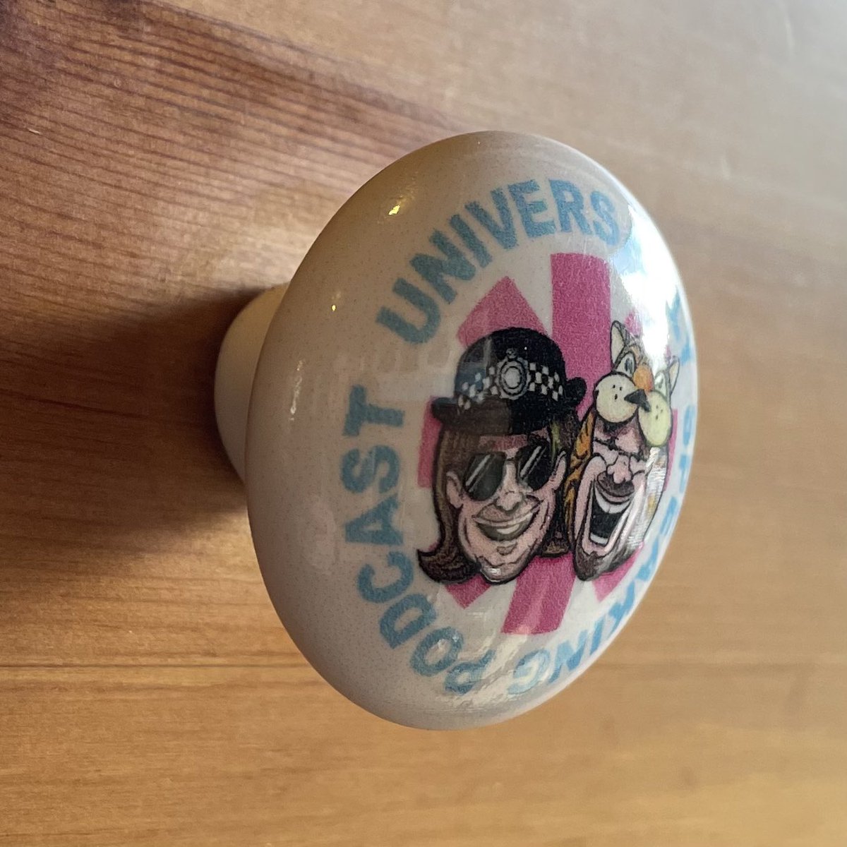 universallyrhcp's tweet image. Following the success of the Suck My Cloth competition when we gave away a podcast table cloth, the next episode features the new competition in which we give away a small drawer / cupboard door knob. Not sure what to call this competition but stay tuned for a chance to win…