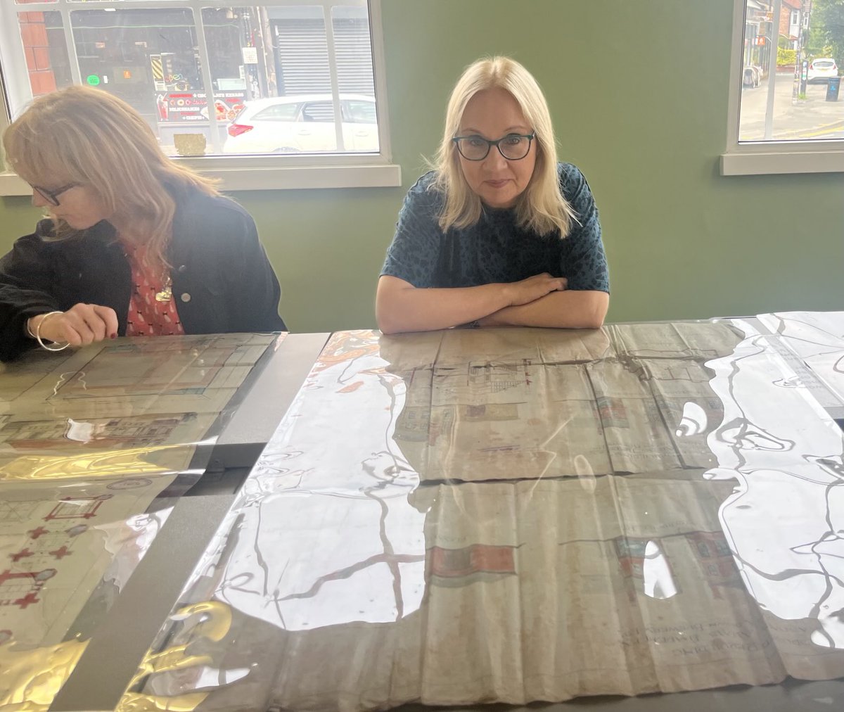 Jane_Brophy's tweet image. We had a really interesting tour with @TraffordArchive including the @mr_sidebottom Exhibition.
Trafford Local Studies have an incredible amount of fascinating historic material including the original document of 1290 of the Altrincham Charter.