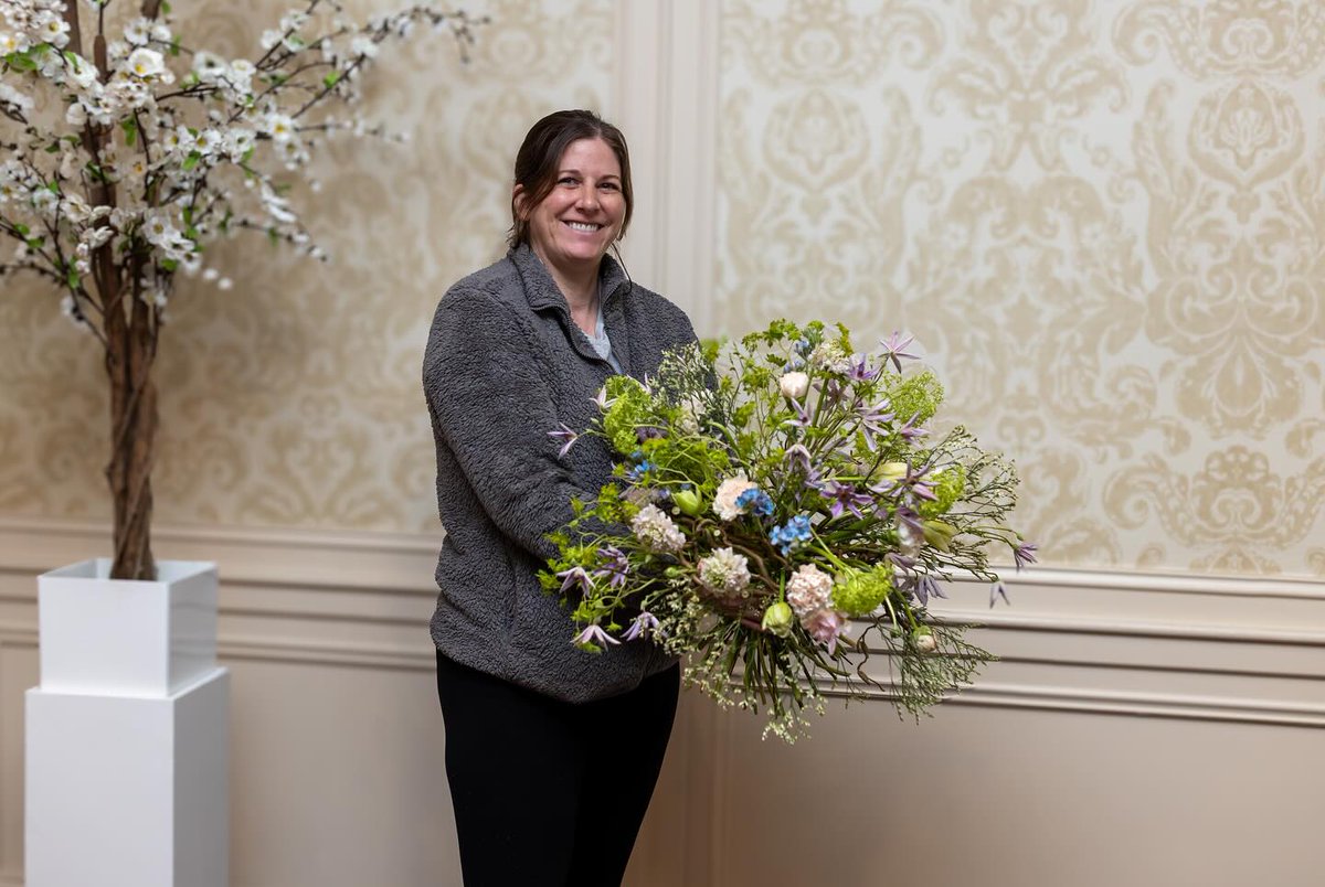 🌟 WE NEED YOUR SUPPORT!! 🌟
We're thrilled to share that Harvestbloomsbyaoife, a proud B4b member, is a finalist for Studio Florist of the Year Awards! Let’s rally together and show our support!
docs.google.com/forms/d/e/1FAI… (Vote under 'Studio Florist of the Year'  Harvest Blooms).