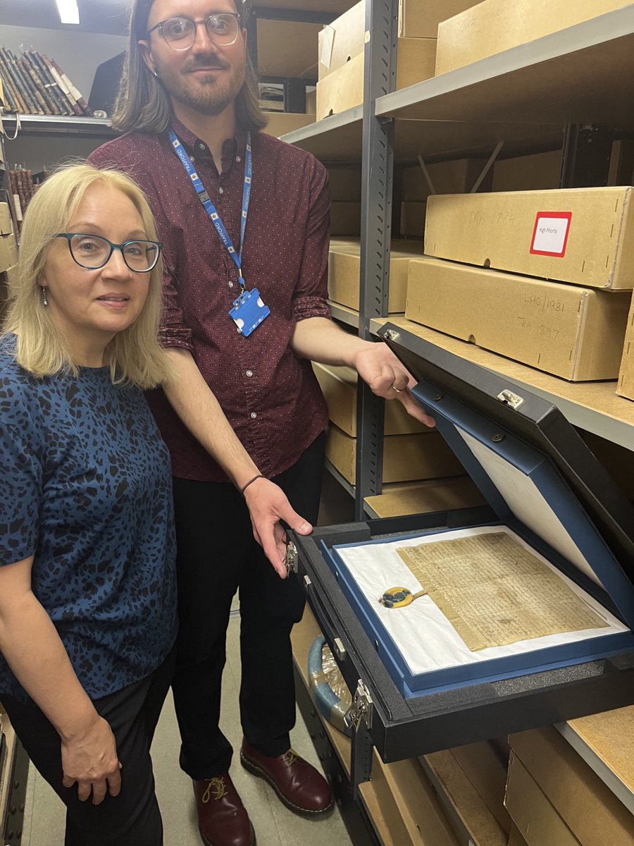 Jane_Brophy's tweet image. We had a really interesting tour with @TraffordArchive including the @mr_sidebottom Exhibition.
Trafford Local Studies have an incredible amount of fascinating historic material including the original document of 1290 of the Altrincham Charter.