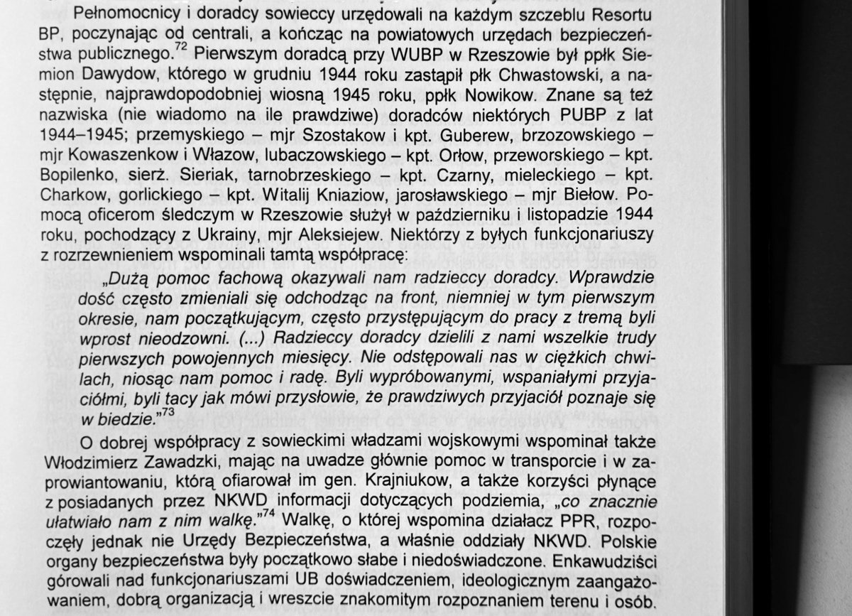 AnduKamil's tweet image. „Radzieccy doradcy dzielili z nami wszelkie trudy pierwszych powojennych miesięcy. Nie odstępowali nas w ciężkich chwilach, niosąc nam pomoc i radę. Byli wypróbowanymi, wspaniałymi przyjaciółmi, byli tacy jak mówi przysłowie, że prawdziwych przyjaciół poznaje się w biedzie&quot;.