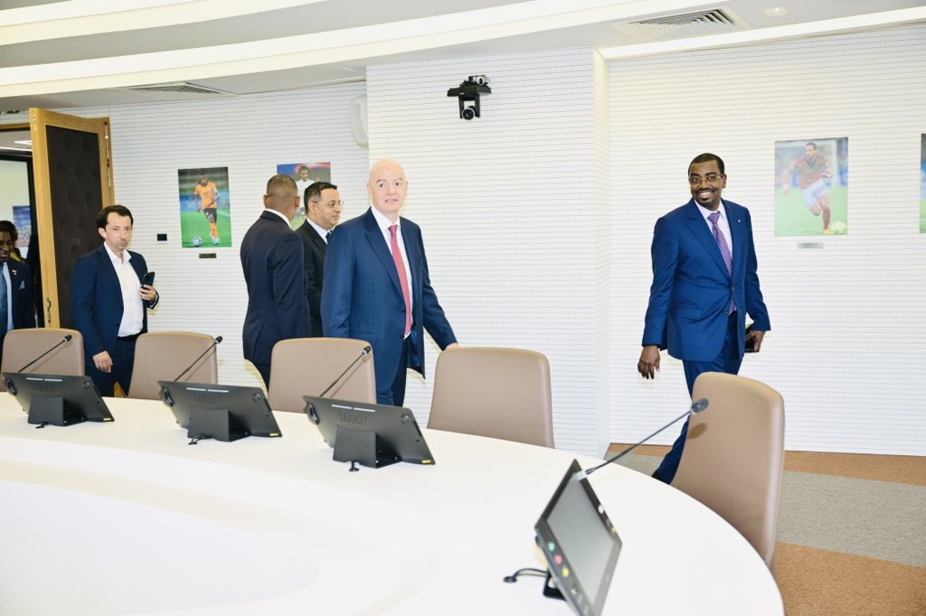 Inauguration du Bureau Régional de la FIFA pour l’Afrique à Rabat 🇲🇦 par Gianni Infantino, en présence de Patrice Motsepe, Fouzi Lekjaa, membres africains du Conseil FIFA, le Secrétaire général de la FIFA et CAF et plusieurs présidents de fédérations africaines.
#FIFA #CAF #FRMF