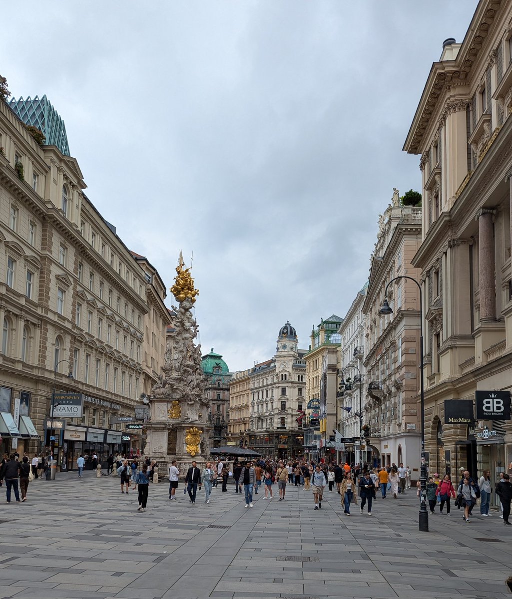 ChtSutAntiques's tweet image. A bit of culcha in Vienna, today...
Oh, have a good weekend, by the way...
Shop open 10 - 3.30, as usual...
