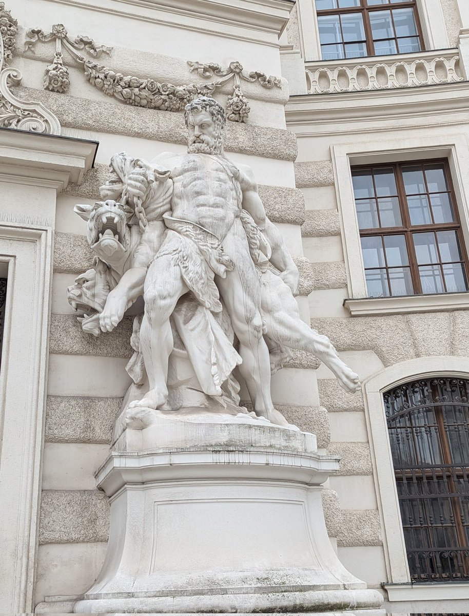 ChtSutAntiques's tweet image. A bit of culcha in Vienna, today...
Oh, have a good weekend, by the way...
Shop open 10 - 3.30, as usual...